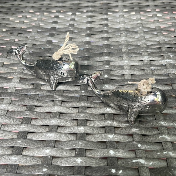 Ocean Whale Silver Kitchen Salt & Pepper Shakers - Heavy Quality - Picture 1 of 3